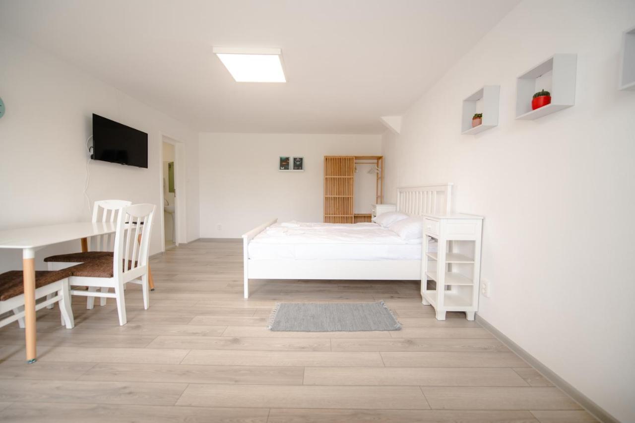 Tîrgu Secuiesc Pixel Guesthouse מראה חיצוני תמונה