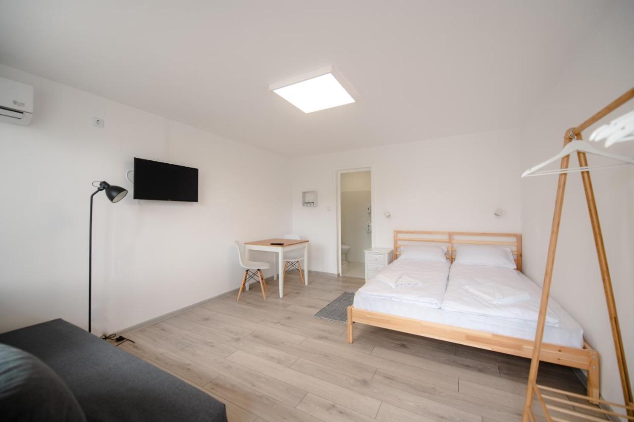 Tîrgu Secuiesc Pixel Guesthouse מראה חיצוני תמונה