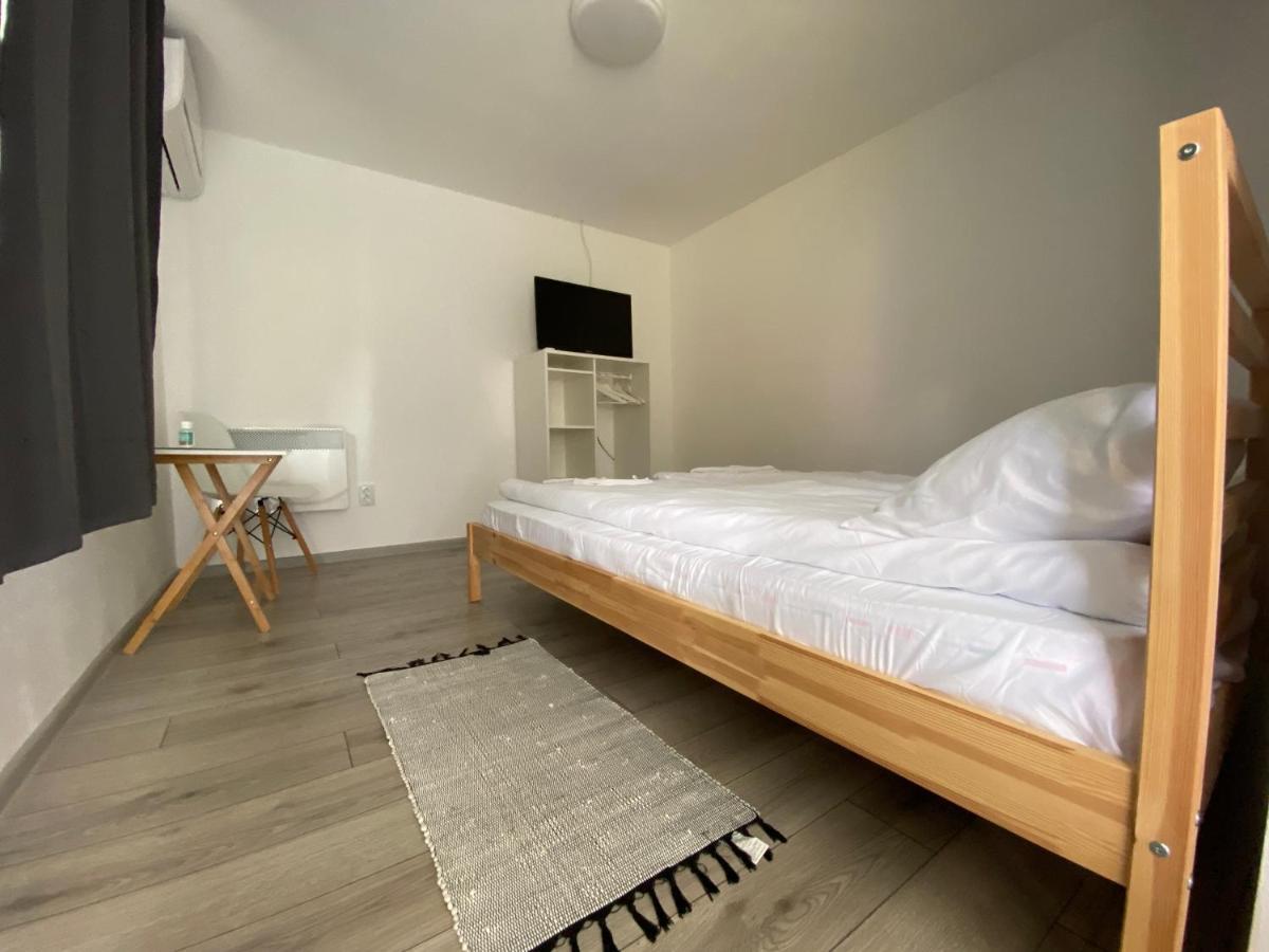 Tîrgu Secuiesc Pixel Guesthouse מראה חיצוני תמונה