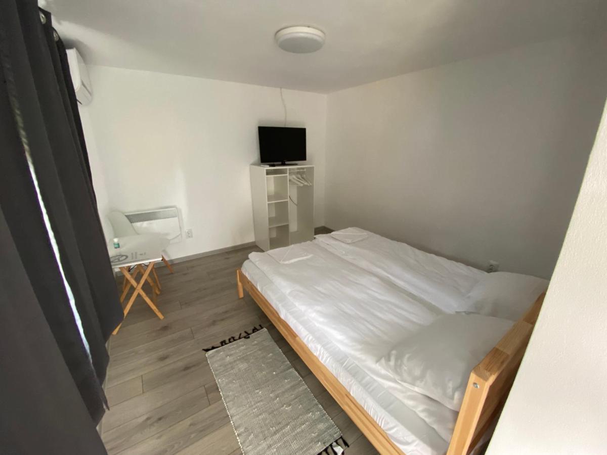 Tîrgu Secuiesc Pixel Guesthouse מראה חיצוני תמונה