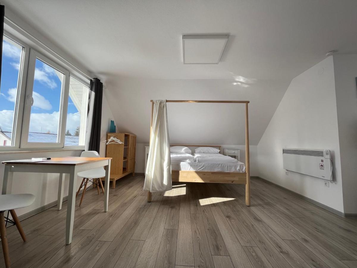 Tîrgu Secuiesc Pixel Guesthouse מראה חיצוני תמונה