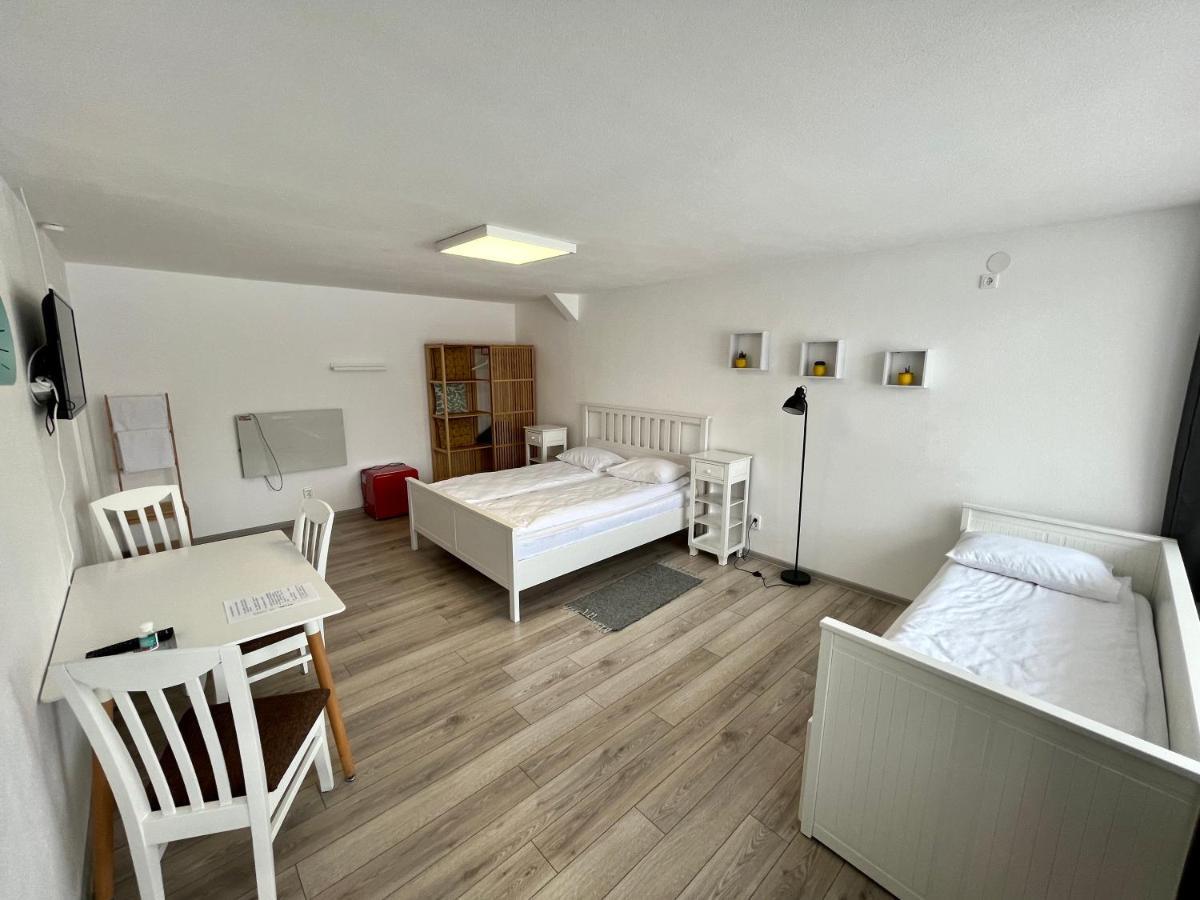 Tîrgu Secuiesc Pixel Guesthouse מראה חיצוני תמונה
