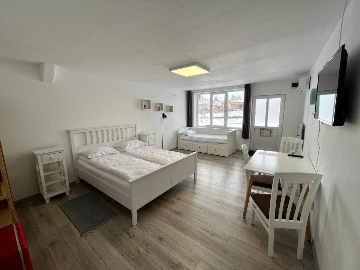 Tîrgu Secuiesc Pixel Guesthouse מראה חיצוני תמונה