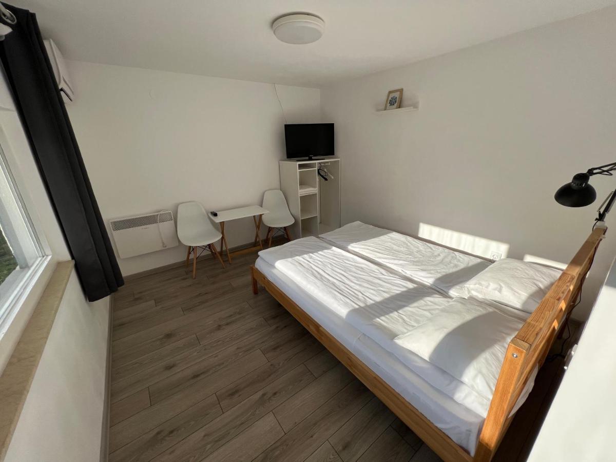 Tîrgu Secuiesc Pixel Guesthouse מראה חיצוני תמונה