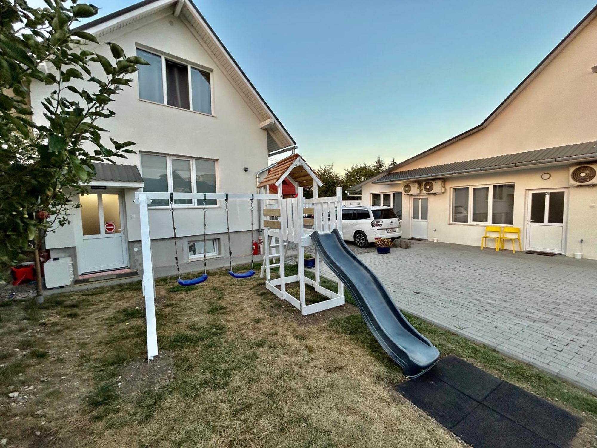 Tîrgu Secuiesc Pixel Guesthouse מראה חיצוני תמונה